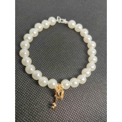 Bracelet artisanal en pierres artificielles avec charms
